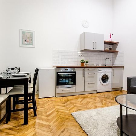 B63 2 Bedroom Apartment In Heart Of City Budapest Esterno foto