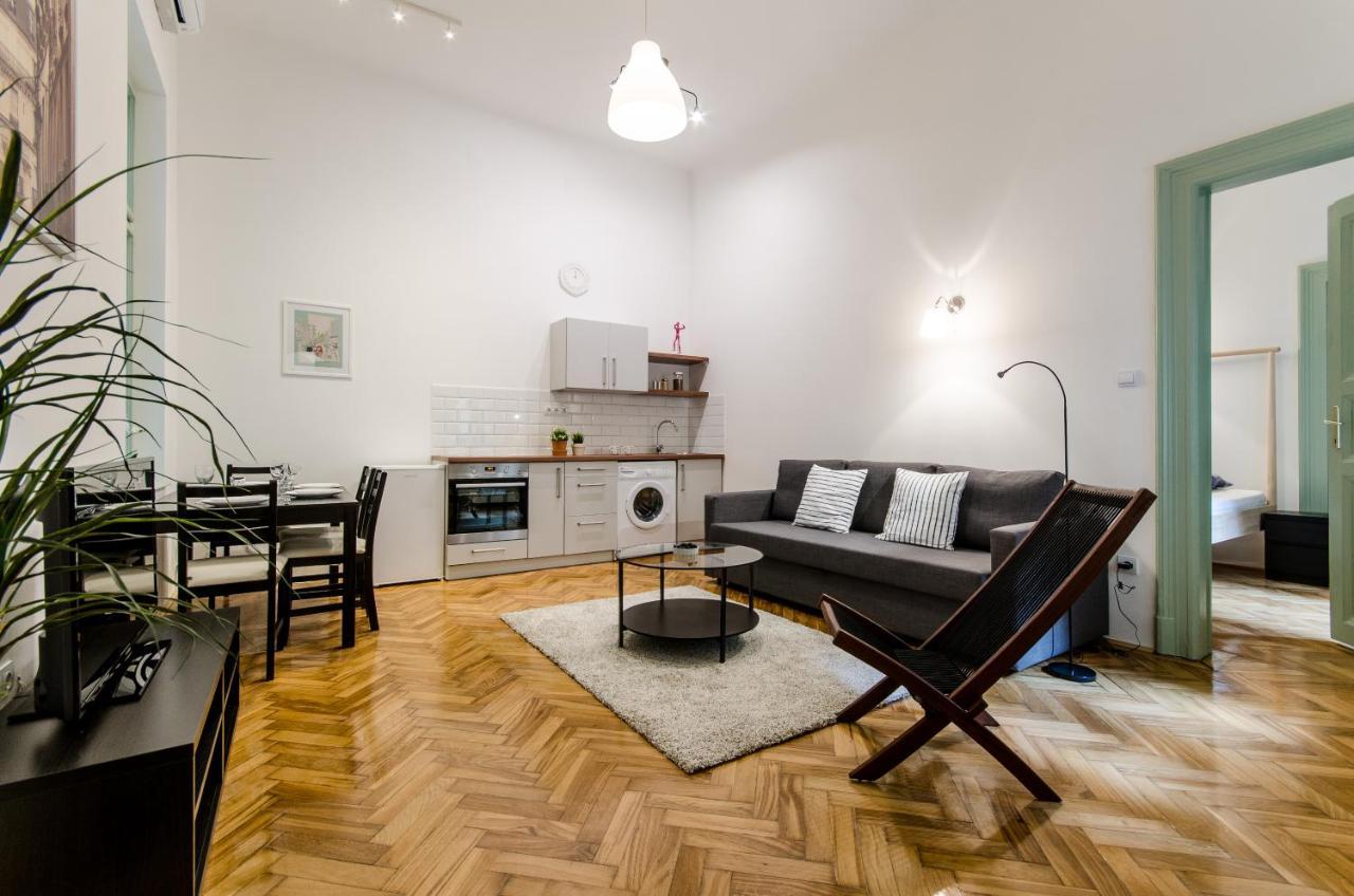 B63 2 Bedroom Apartment In Heart Of City Budapest Esterno foto